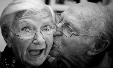 Old-Couple-Kissing